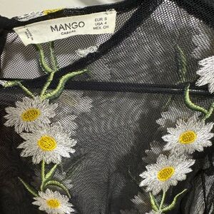 Beautiful and transparent blouse, very little use,